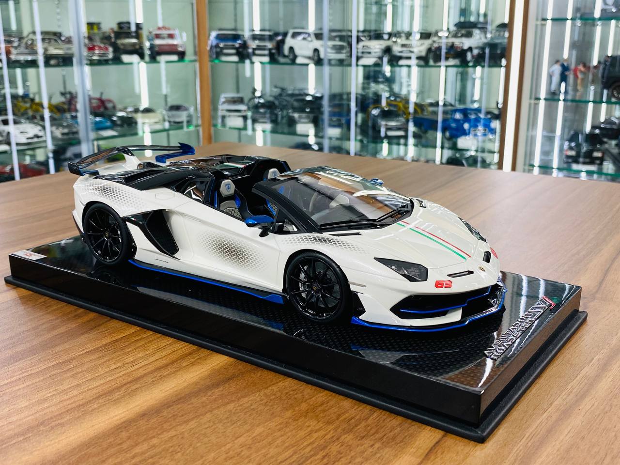 1/18 Resin MR Collection Lamborghini Aventador Roadster SVJ #63 –  dturman.com