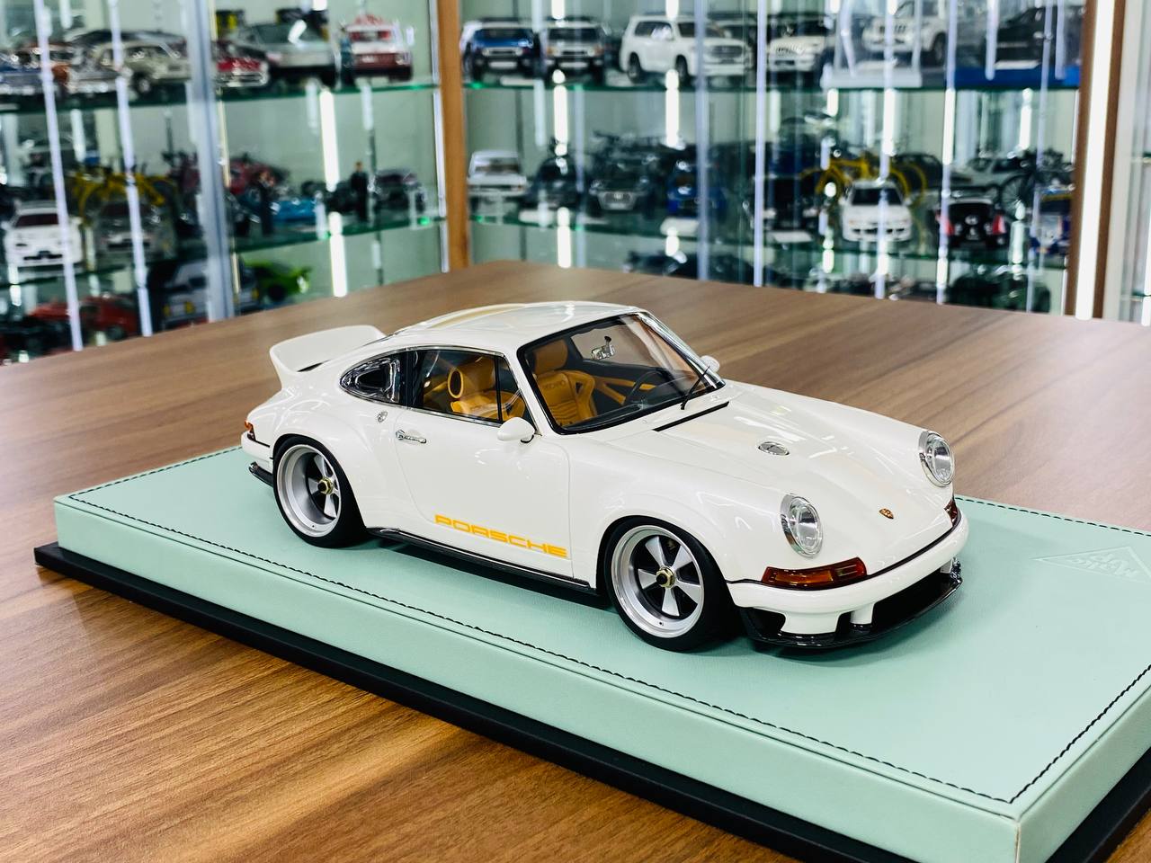 1/18 Resin Model - Make Up Porsche Singer DLS 2018 in Pearl White Limi –  dturman.com