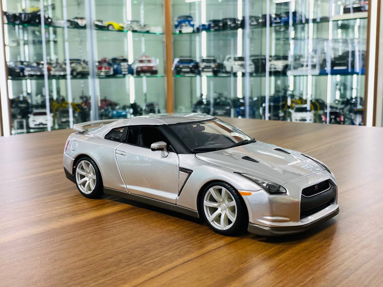 Nissan gtr diecast online