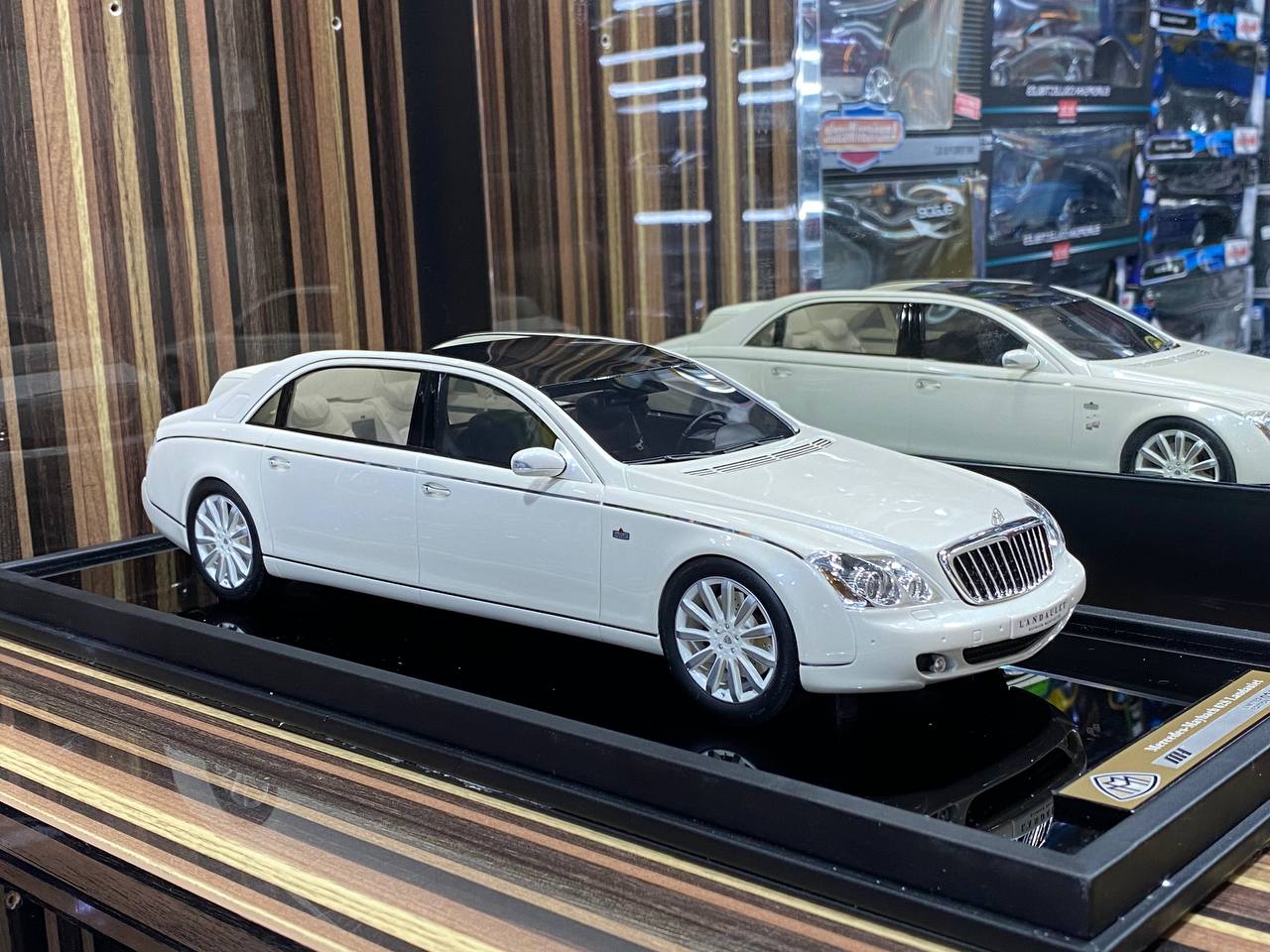 1/18 Mercedes-Maybach 62S Landaulet White Miniature car by MotorHelix –  dturman.com