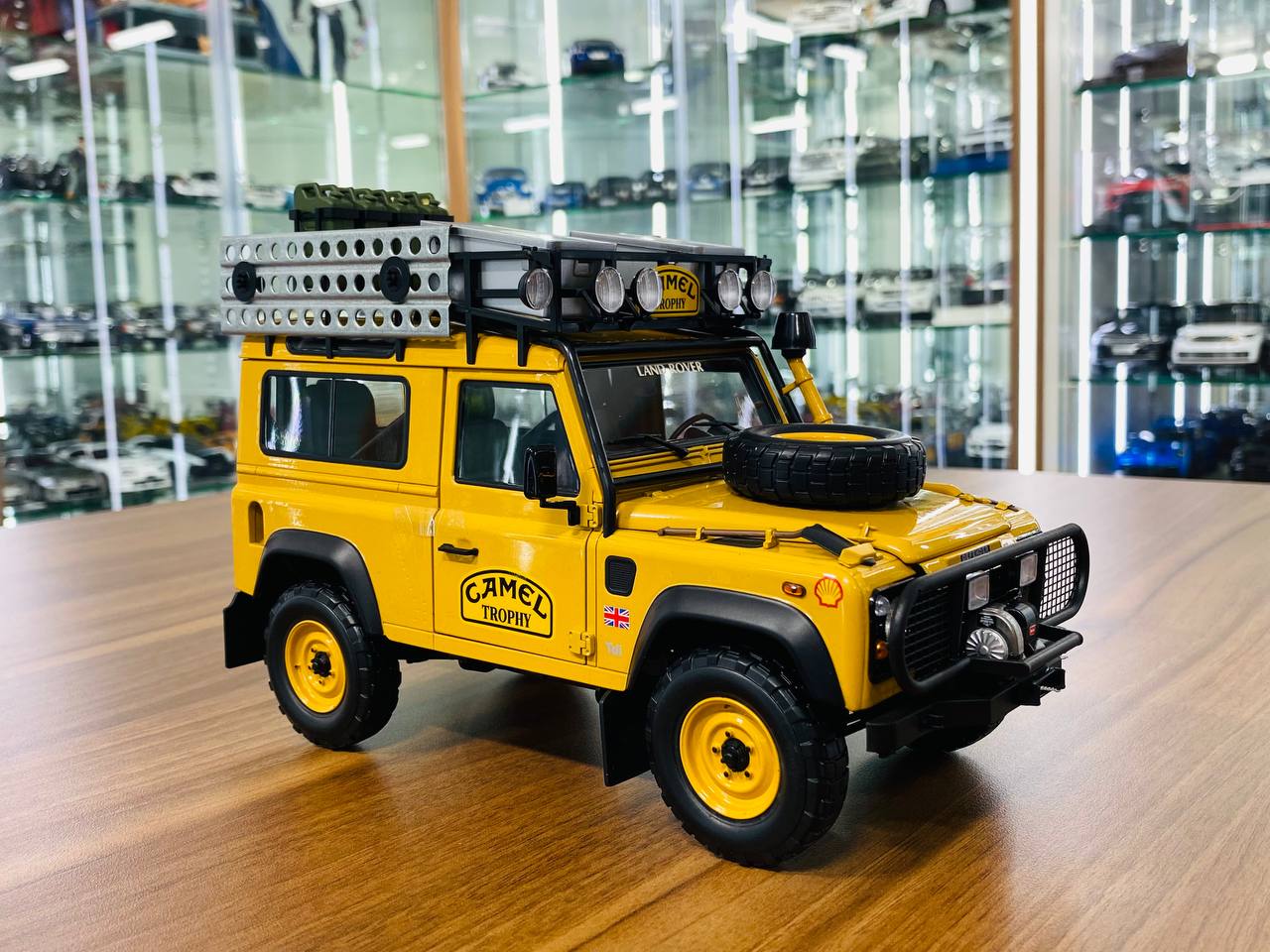 Almost Real Land Rover Defender 90 Camel Trophy Edition 1 18 Diecast dturman