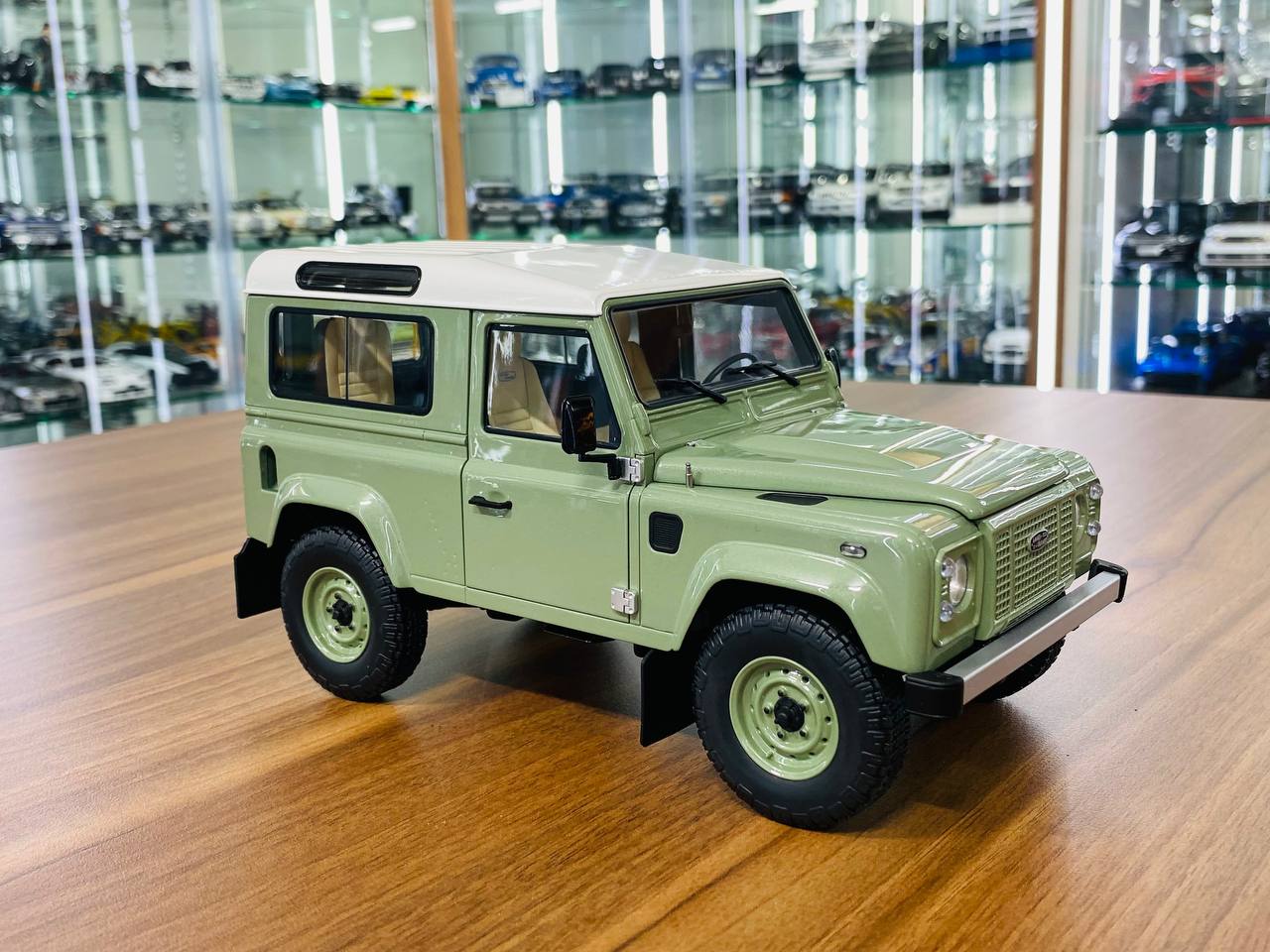 1 18 Diecast Land Rover Defender 90 Heritage Green Almost Real Scale M dturman