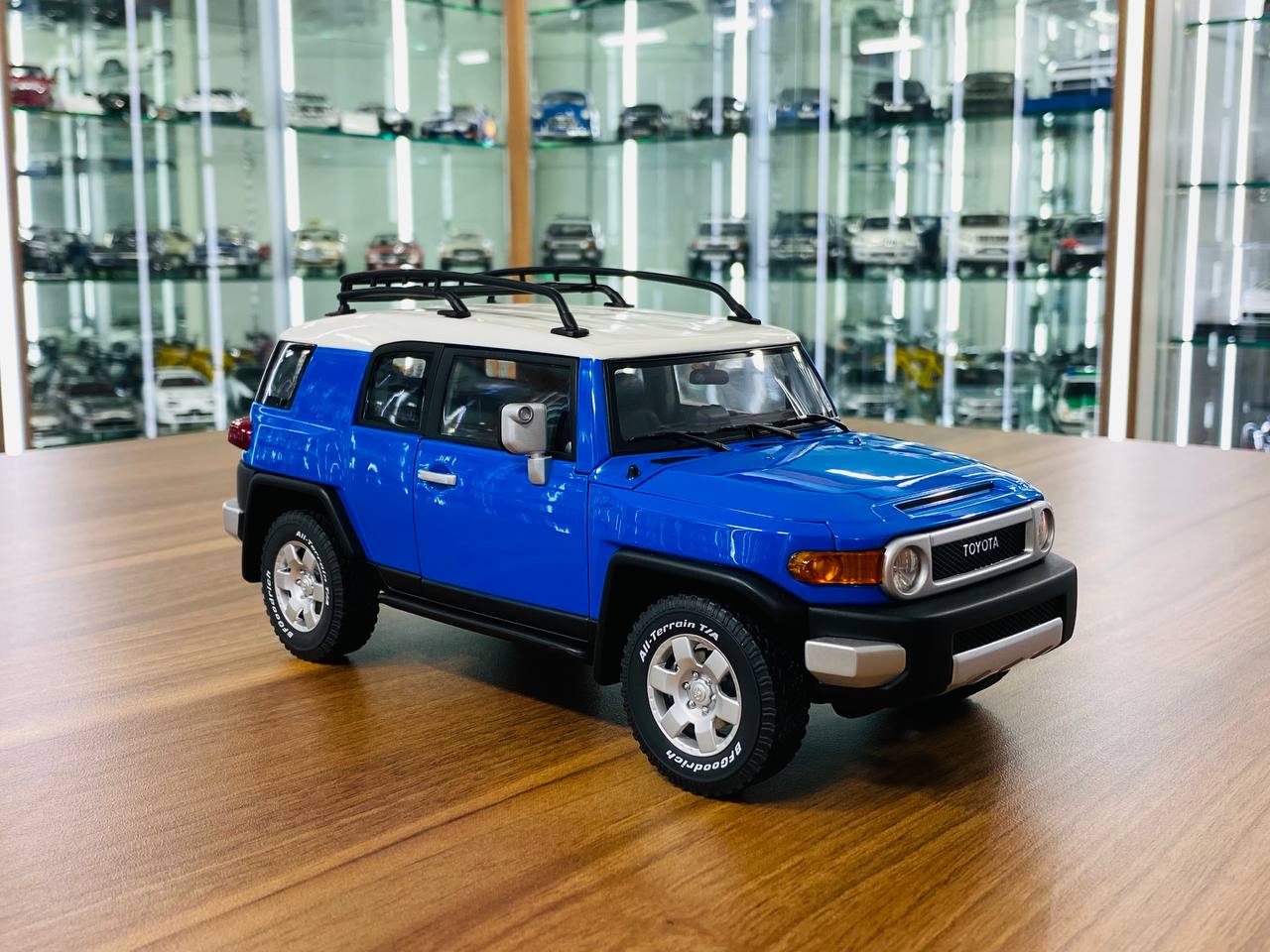 1/18 Diecast Toyota FJ Cruiser Blue by AUTOart Scale Model Car – dturman.com