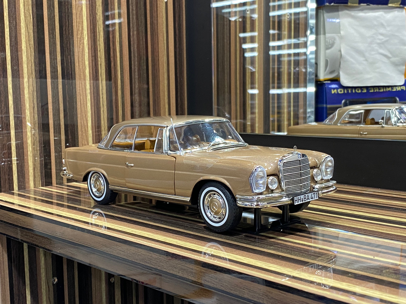 Norev 1:18 Mercedes-Benz 250 SE Coupe (W111) year 1969 gold