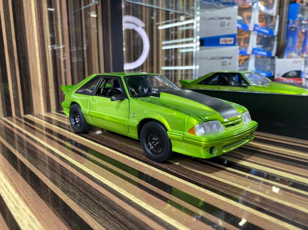 1 18 Diecast Ford Mustang 1993 Green Model Car by GMP