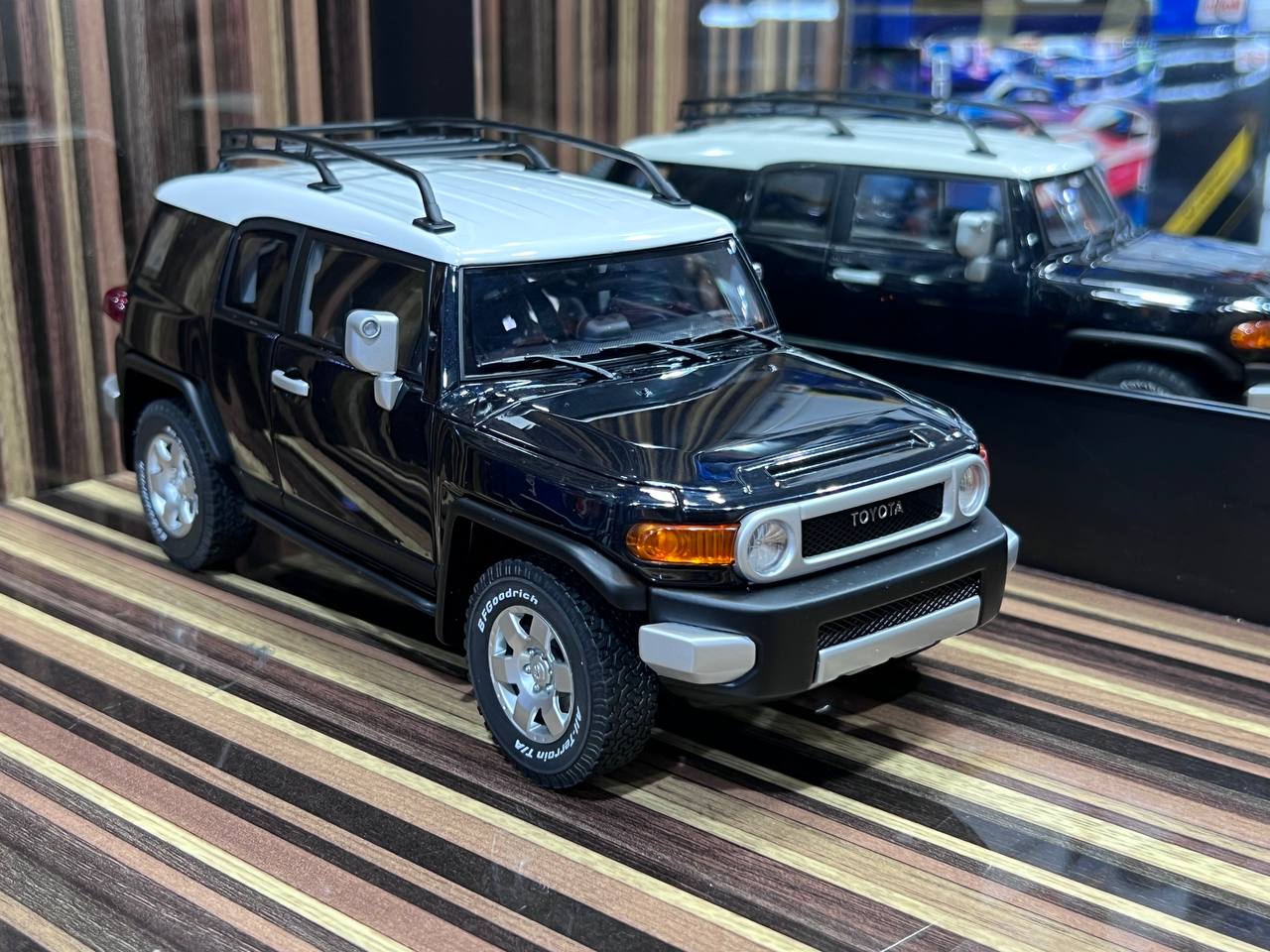 1/18 Diecast Toyota FJ Cruiser Black by AUTOart Scale Model Car –  dturman.com