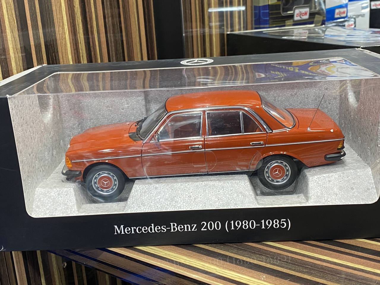 NOREV 1/18 - MERCEDES-BENZ 200 (W123) - 1982 
