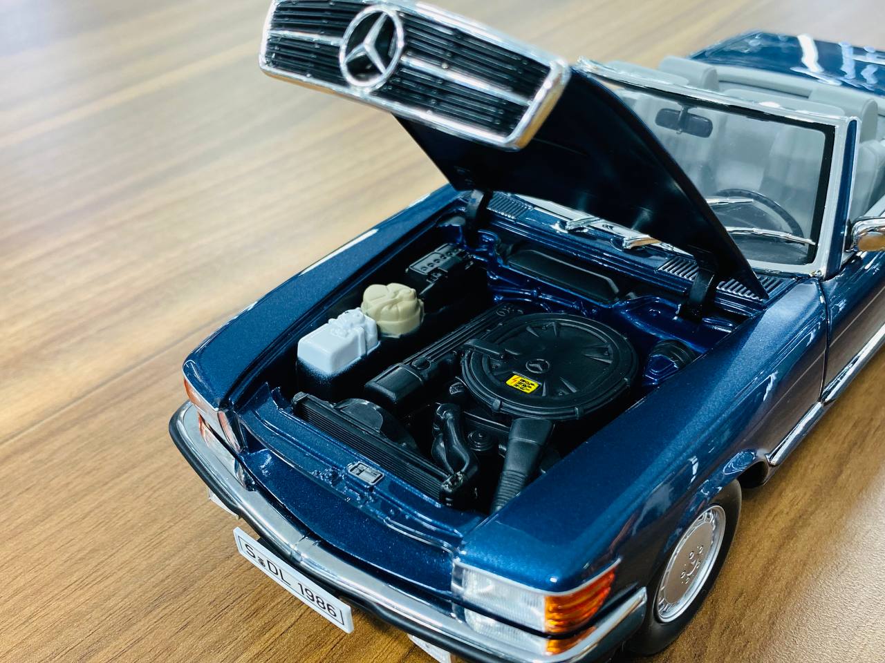 1/18 Diecast Norev Dealer Edition Mercedes-Benz 300 SL 1963 in Blue Metallic