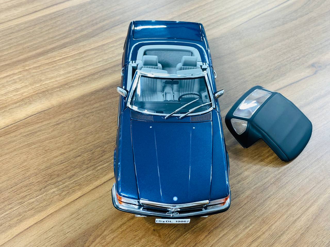 1/18 Diecast Norev Dealer Edition Mercedes-Benz 300 SL 1963 in Blue Metallic