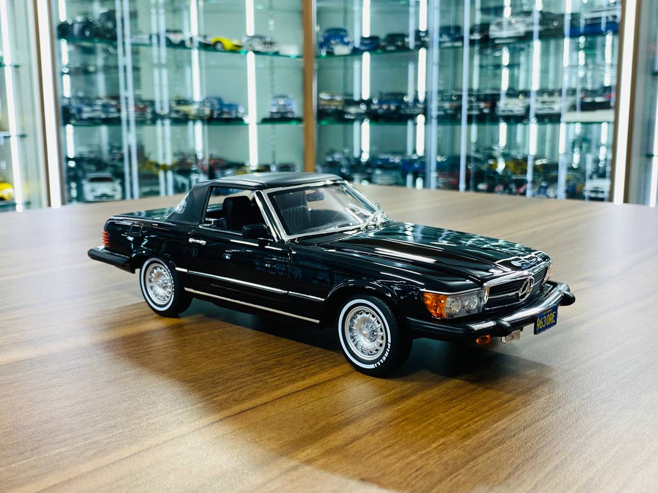 1/18 Diecast Norev Dealer Edition Mercedes-Benz 450 SL 1979 Black Limited Edition