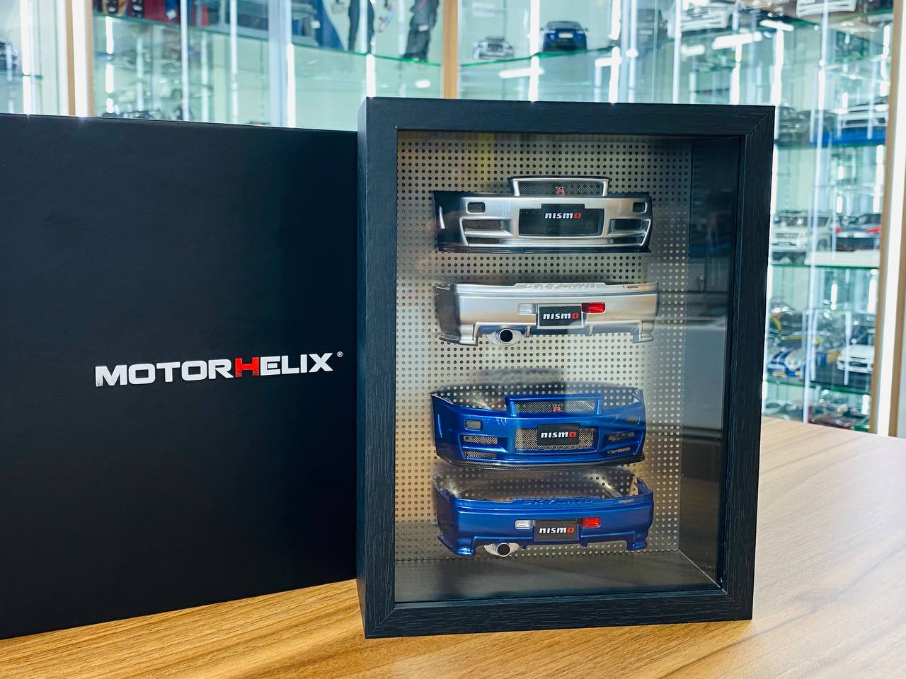 1/18 Resin Model - Motor Helix Skyline R34 Bumper Photo Frame Display (Z-tune Silver / Wangen Blue)