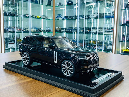 Range Rover Autobiography Limited Edition by MotorHelix [ 1/18 Resin Black]