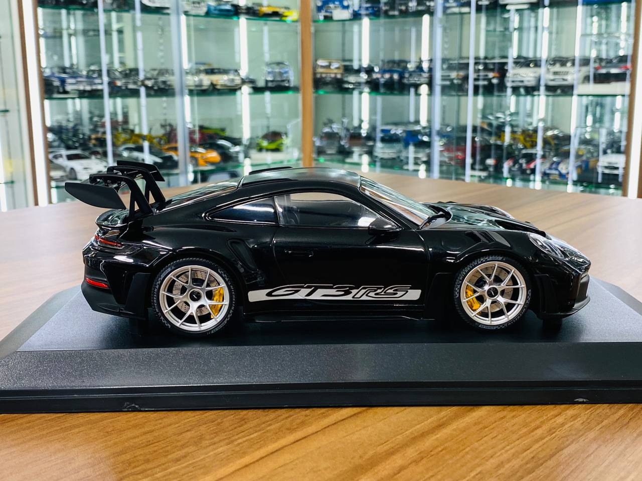 1/18 Diecast Model Minichamps Porsche 911 (992) GT3 RS (2023) - Black (Limited Edition 300)