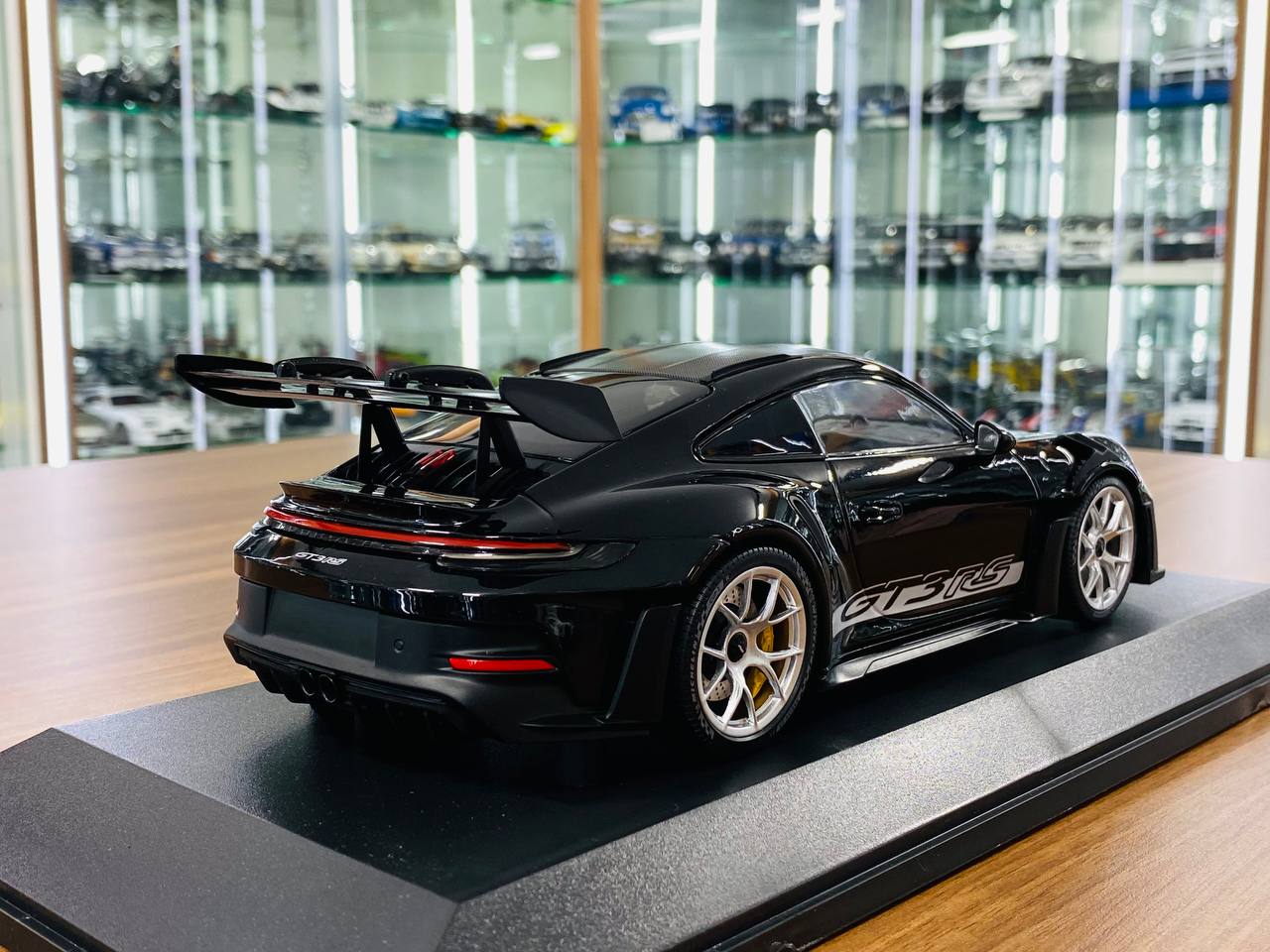 1/18 Diecast Model Minichamps Porsche 911 (992) GT3 RS (2023) - Black (Limited Edition 300)