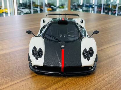 1/18 Diecast Model Almost Real Pagani Zonda Cinque - White / Carbon Fiber (Full Opening)