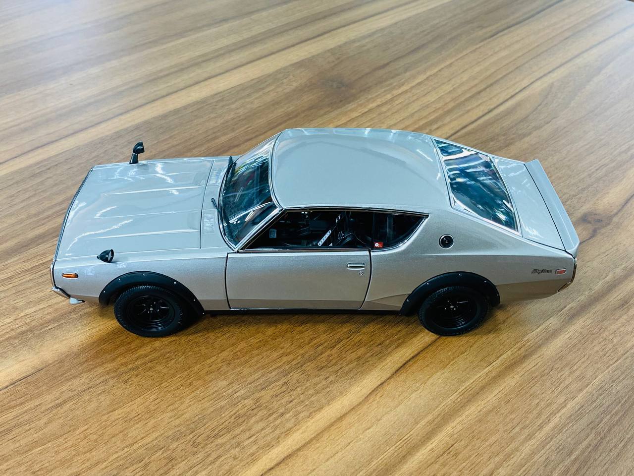 1/18 Diecast Model Kyosho Nissan Skyline 2000GT-R (KPGC110) - Silver