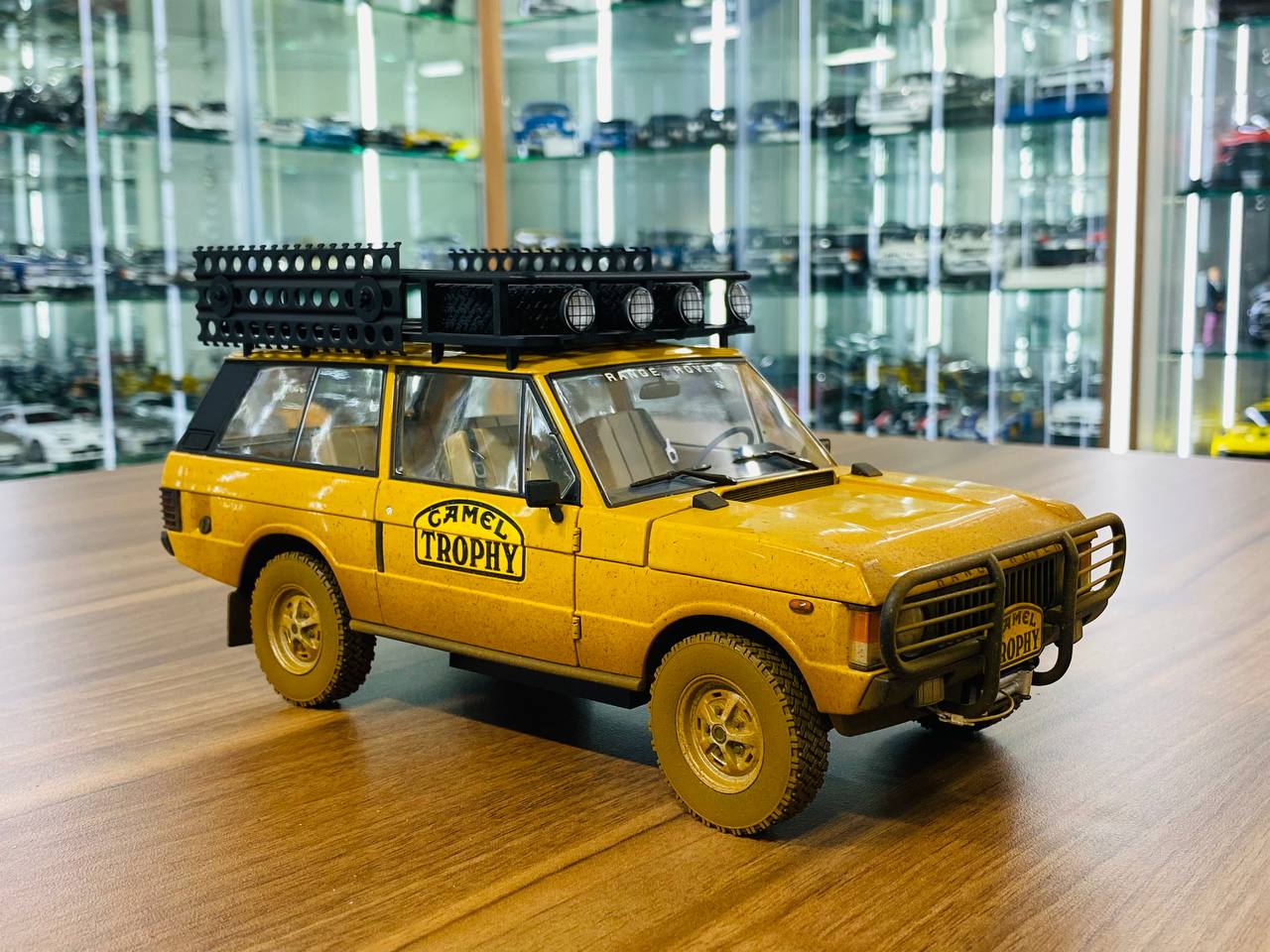 1/18 Diecast Land Rover Range Rover "Camel Trophy Papua New Guinea" Almost Real" Scale Model Car