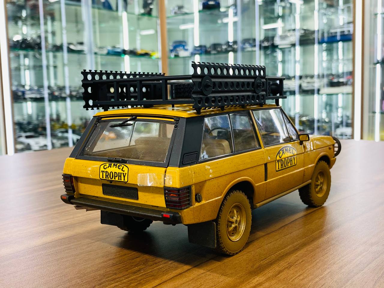 1/18 Diecast Land Rover Range Rover "Camel Trophy Papua New Guinea" Almost Real" Scale Model Car