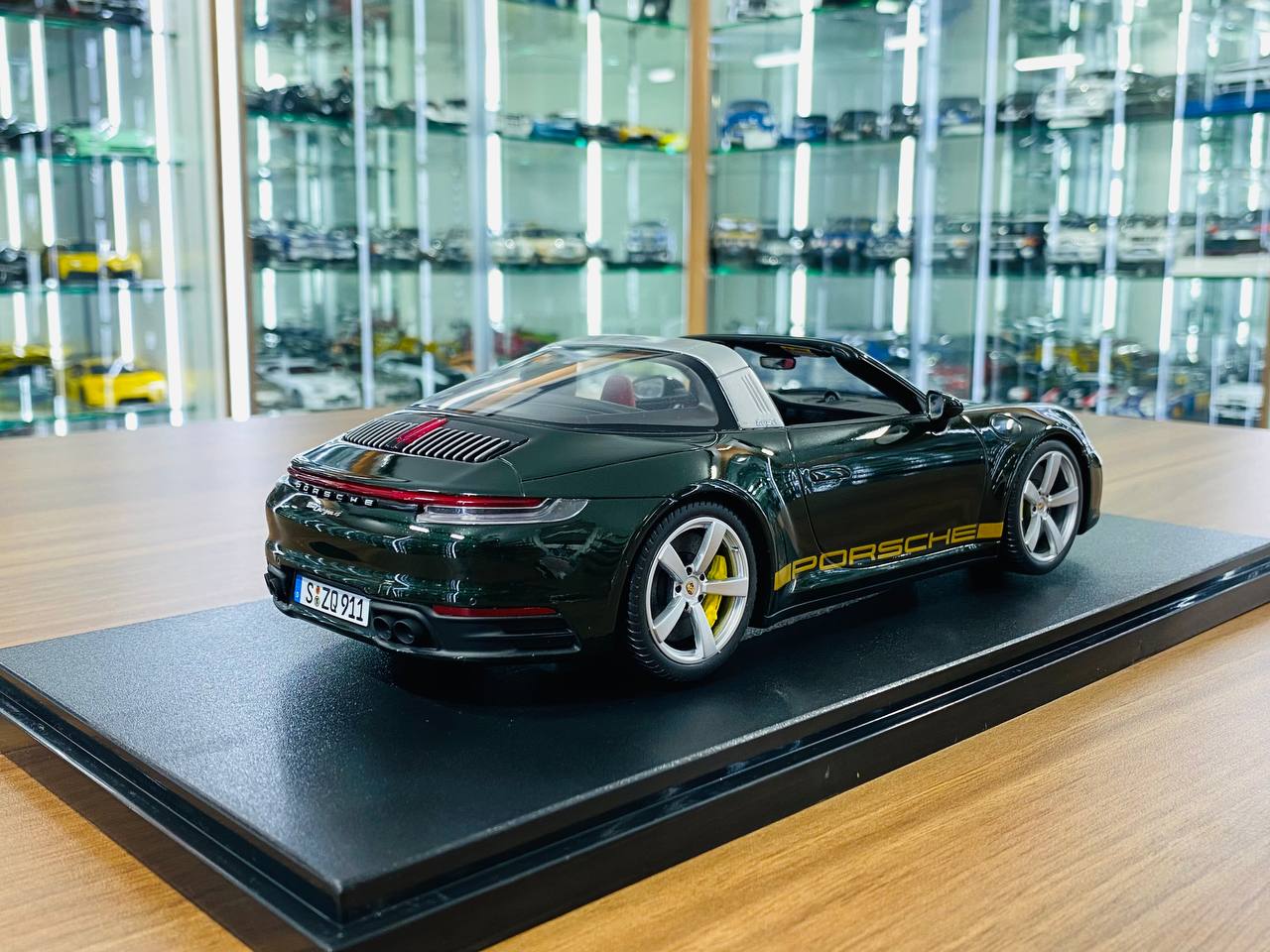 1/18 resin GT Spirit Porsche 911 Targa 4 Dark green Limited edition