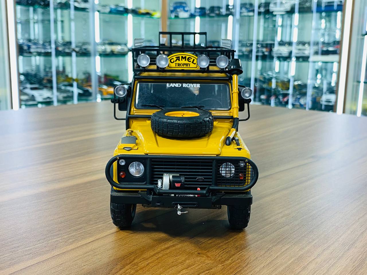 1/18 diecast Almost real LAND ROVER Defender 90 CAMEL TROPHY BORNEO 1985 Yellow