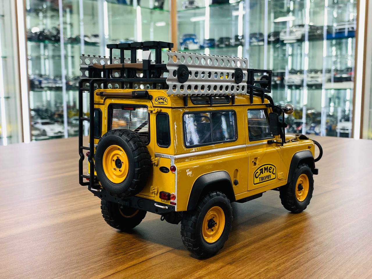 1/18 diecast Almost real LAND ROVER Defender 90 CAMEL TROPHY BORNEO 1985 Yellow