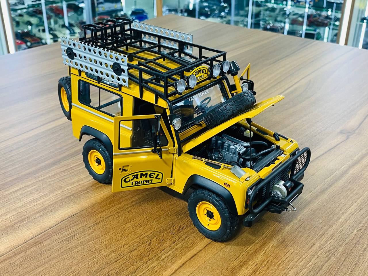 1/18 diecast Almost real LAND ROVER Defender 90 CAMEL TROPHY BORNEO 1985 Yellow