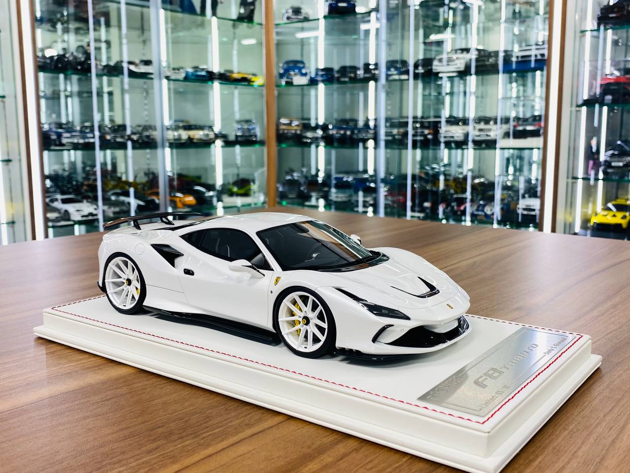 1/18 Resin Model Davis & Giovanni Ferrari F8 Tributo Novitec - Pearl White