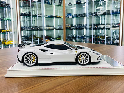 1/18 Resin Model Davis & Giovanni Ferrari F8 Tributo Novitec - Pearl White