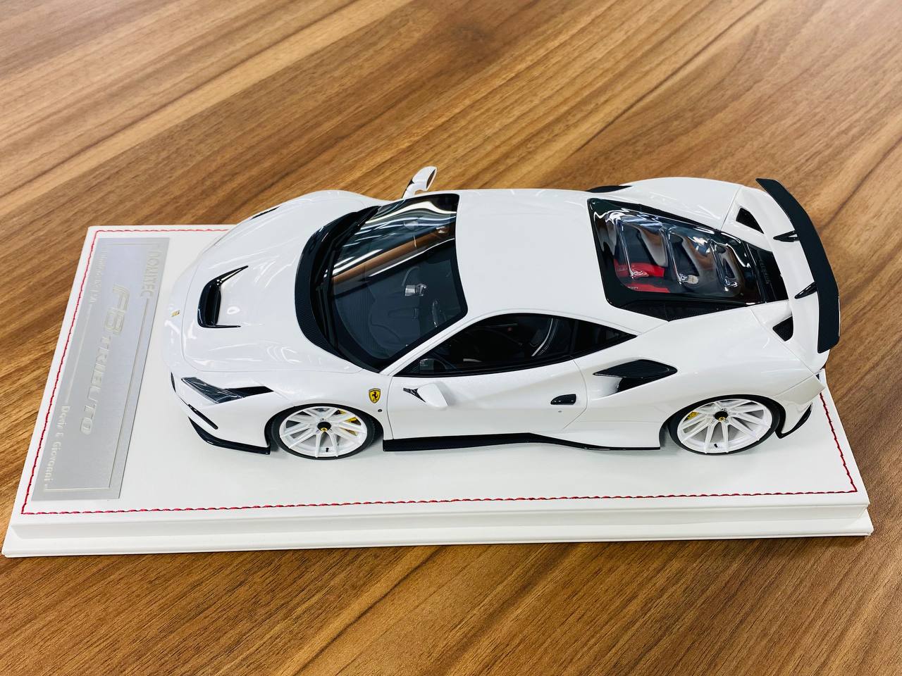 1/18 Resin Model Davis & Giovanni Ferrari F8 Tributo Novitec - Pearl White