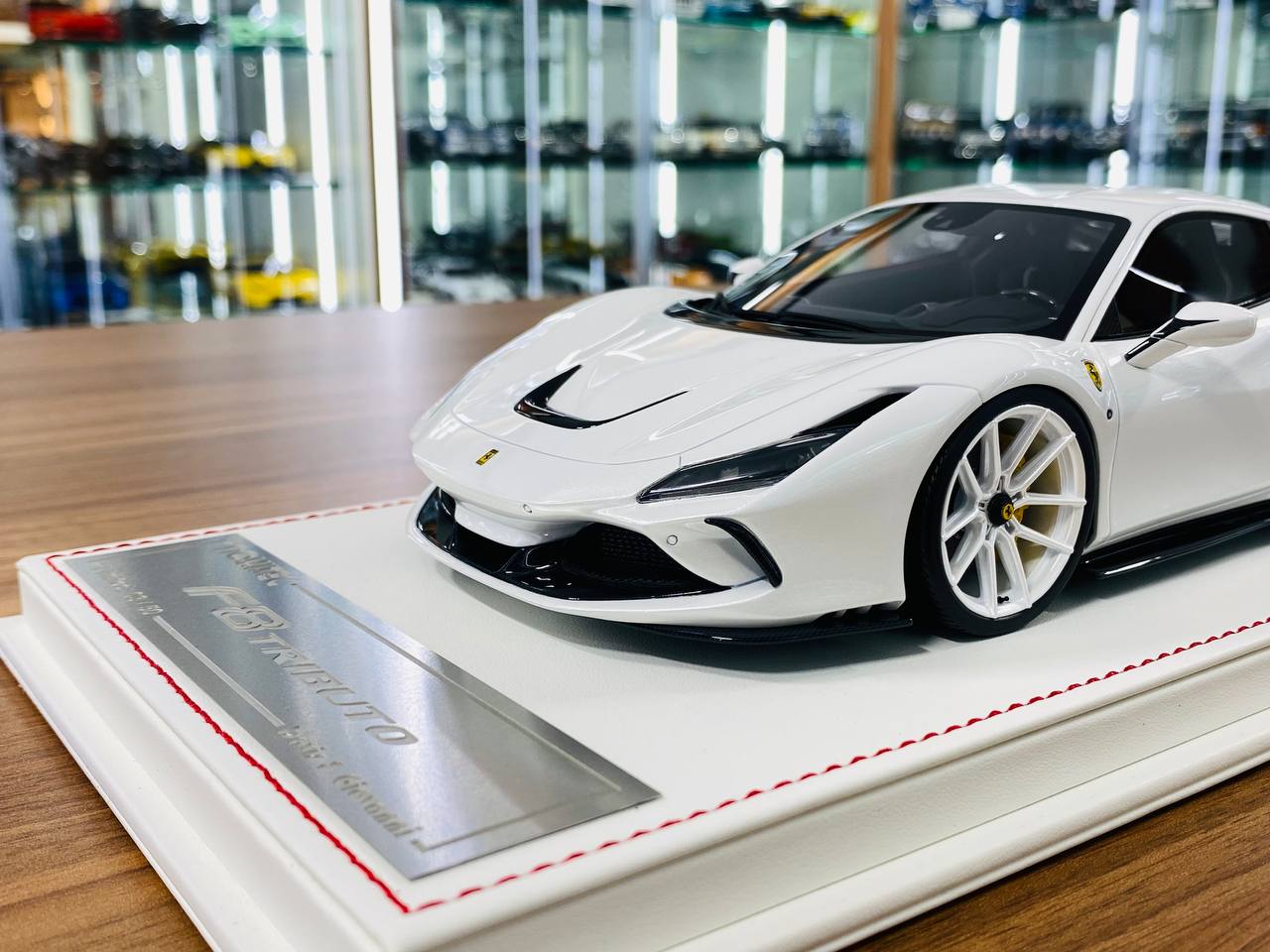 1/18 Resin Model Davis & Giovanni Ferrari F8 Tributo Novitec - Pearl White