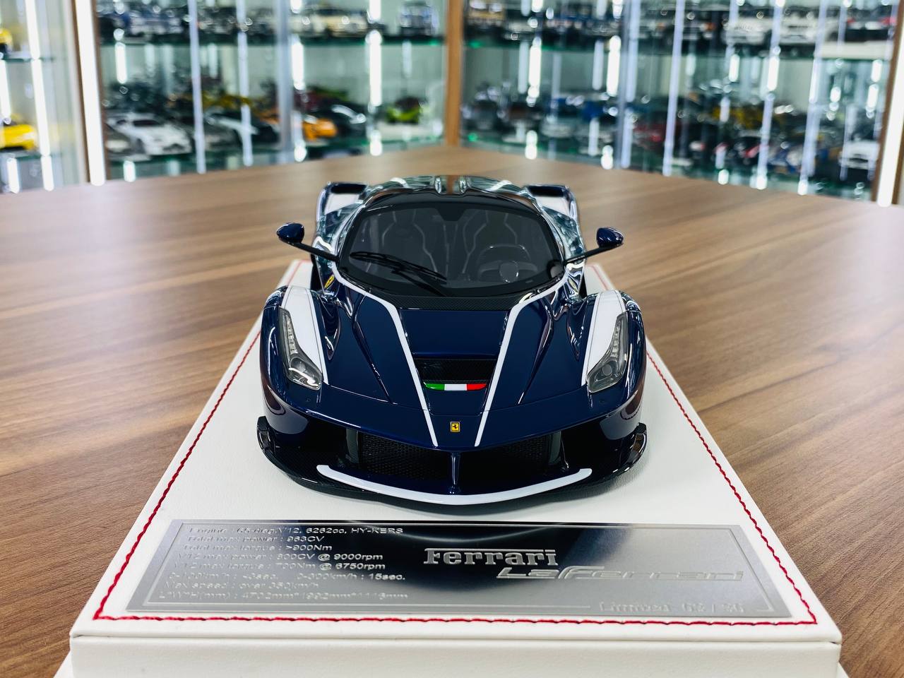 1/18 Resin Davis & Giovanni Ferrari LaFerrari - Dark Metallic Blue