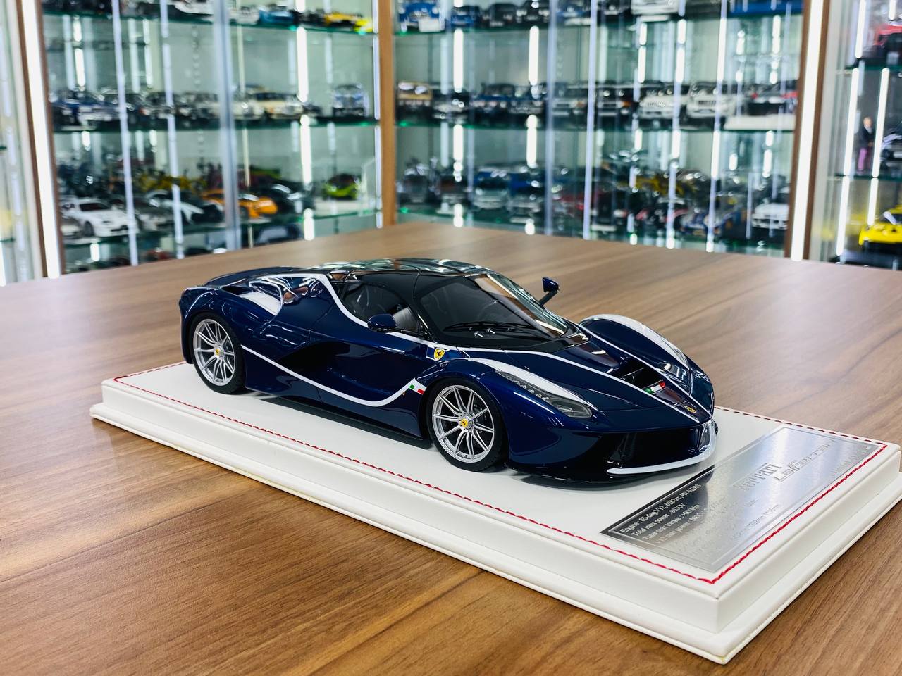 1/18 Resin Davis & Giovanni Ferrari LaFerrari - Dark Metallic Blue