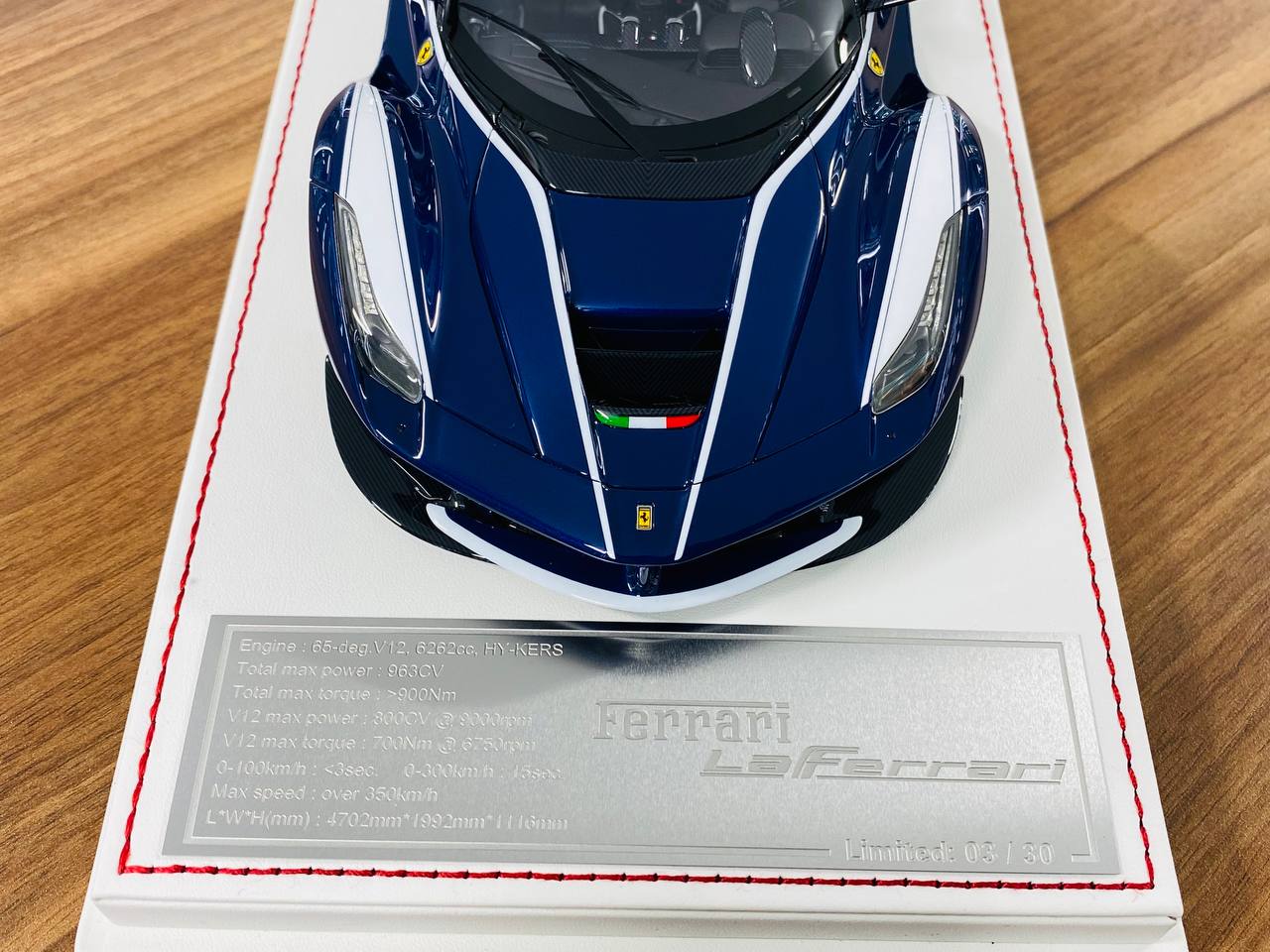 1/18 Resin Davis & Giovanni Ferrari LaFerrari - Dark Metallic Blue