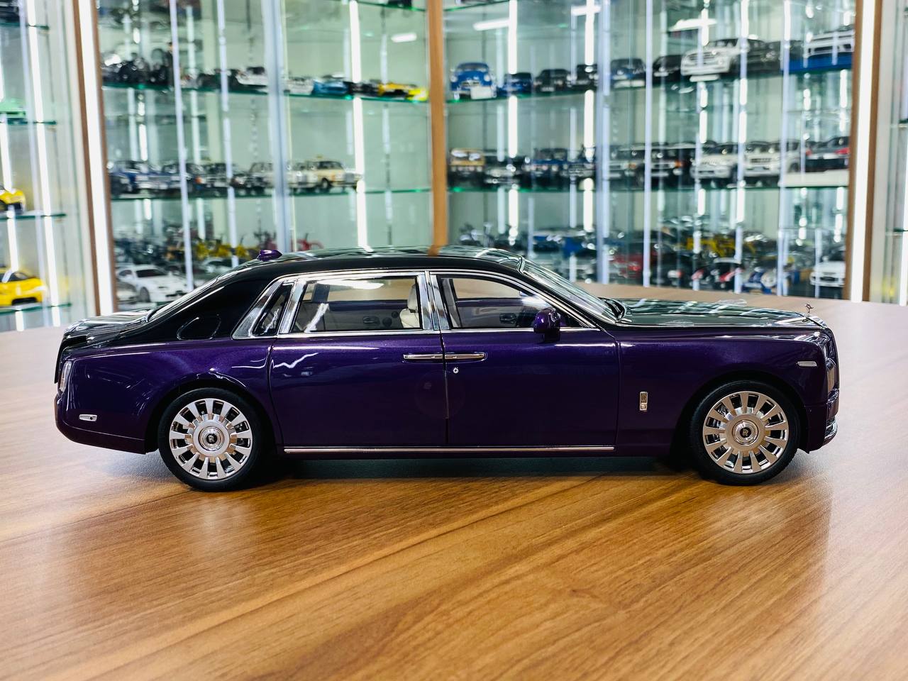 1/18 Diecast Kengfai Rolls Royce Phantom VIII - Purple/Black