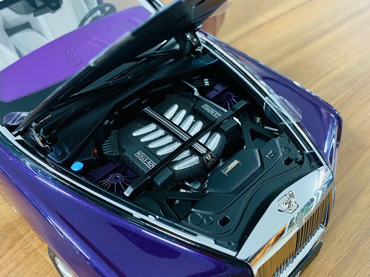 1/18 Diecast Kengfai Rolls Royce Phantom VIII - Purple/Black