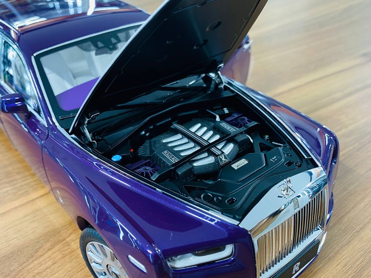 Kengfai Rolls Royce Phantom VIII - 1/18 Diecast, Full Opening, Purple/Silver