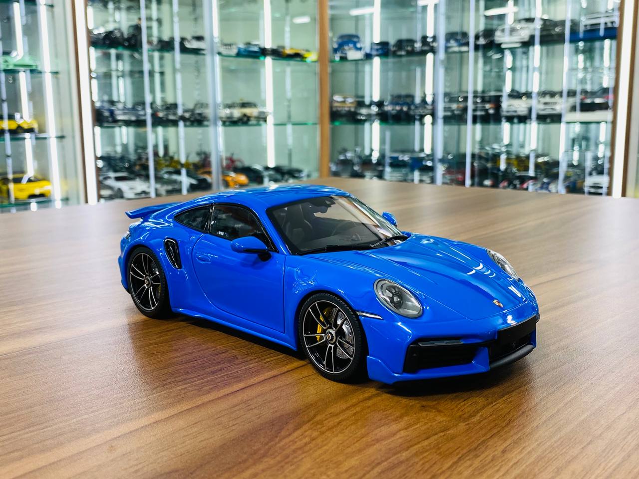 Minichamps Porsche 911 Turbo S Coupe Sport Design 2021 - 1/18 Diecast Blue