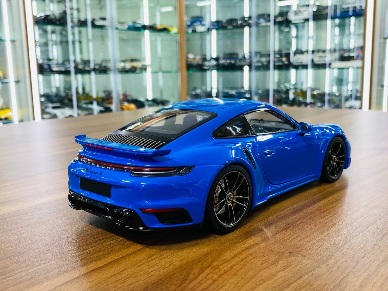 Minichamps Porsche 911 Turbo S Coupe Sport Design 2021 - 1/18 Diecast Blue