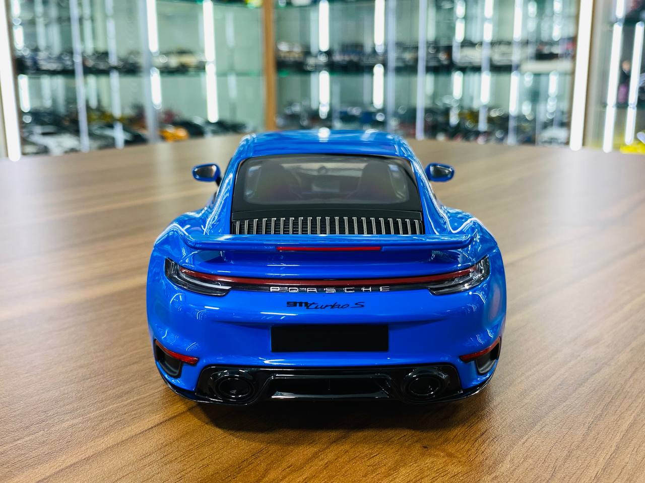 Minichamps Porsche 911 Turbo S Coupe Sport Design 2021 - 1/18 Diecast Blue