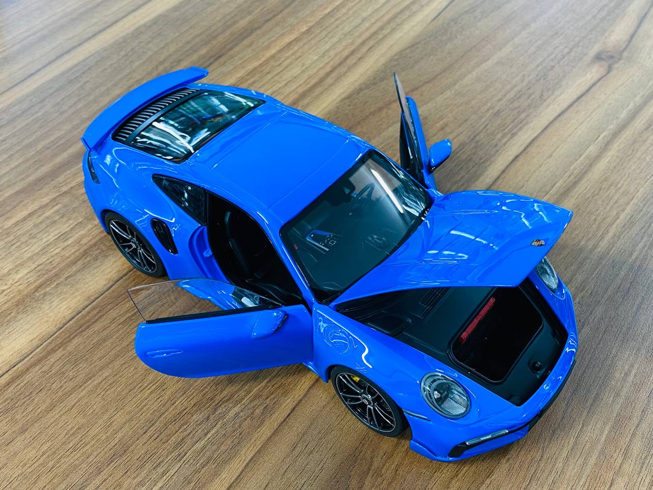 Minichamps Porsche 911 Turbo S Coupe Sport Design 2021 - 1/18 Diecast Blue