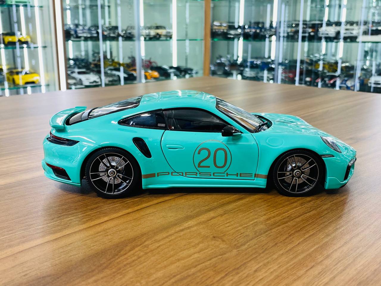 Minichamps Porsche 911 Turbo S Coupe Sport Design 2021 - 1/18 Diecast, Full Opening, Green