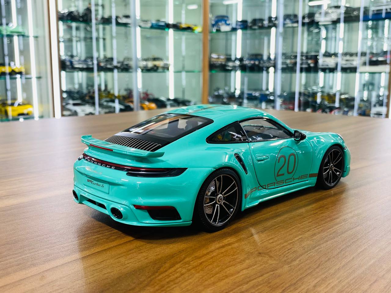 Minichamps Porsche 911 Turbo S Coupe Sport Design 2021 - 1/18 Diecast, Full Opening, Green