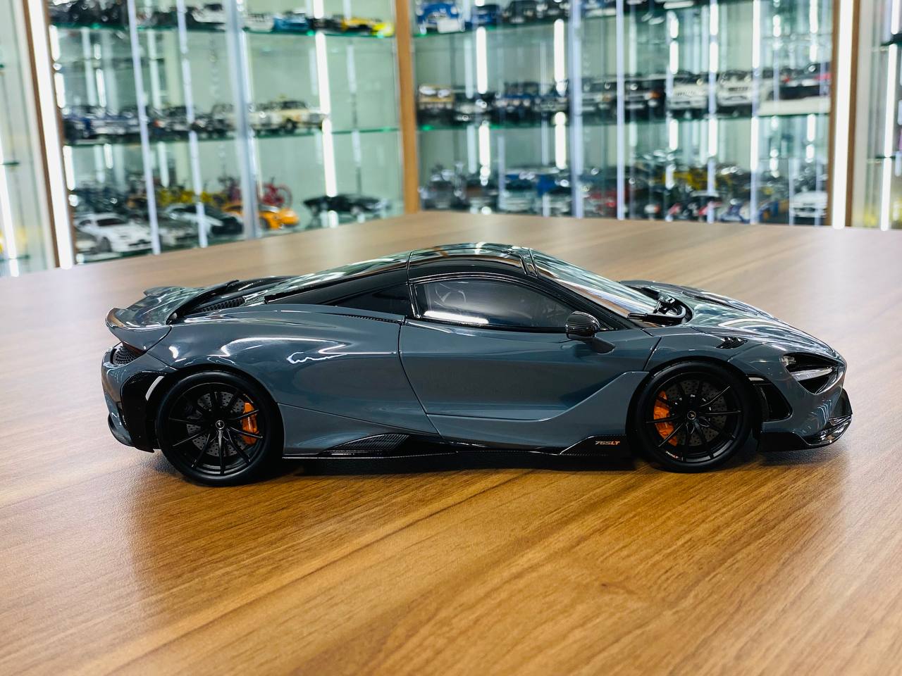 HDP McLaren 765 LT - 1/18 Diecast, Ceramic Grey, Limited to 600 Pieces