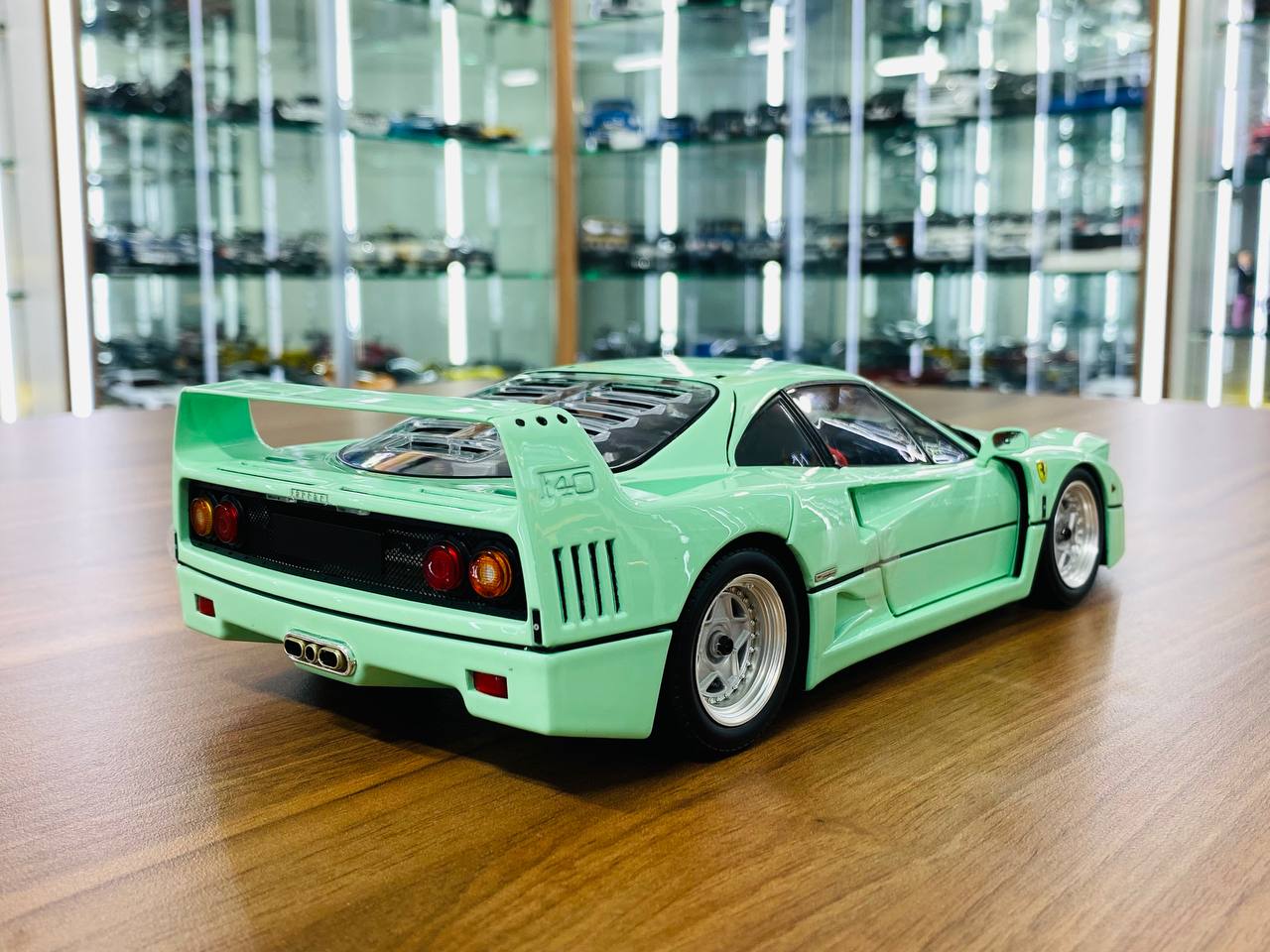 Kyosho Ferrari F40 - 1/18 Diecast, Full Opening, Limited Edition, Mint Green