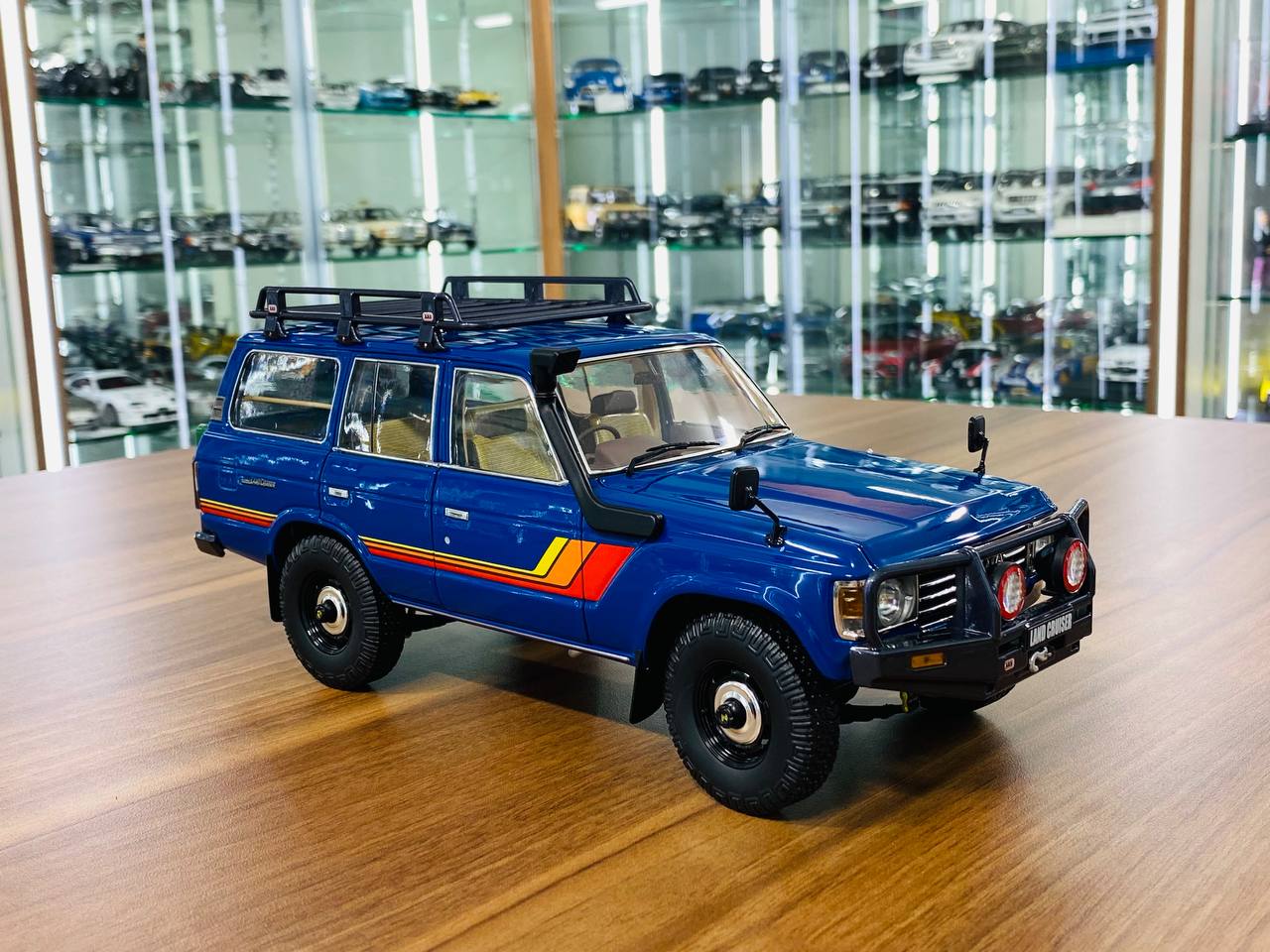 1/18 Diecast Toyota Land Cruiser 60 blue with sticker Kyosho Scale Model Car