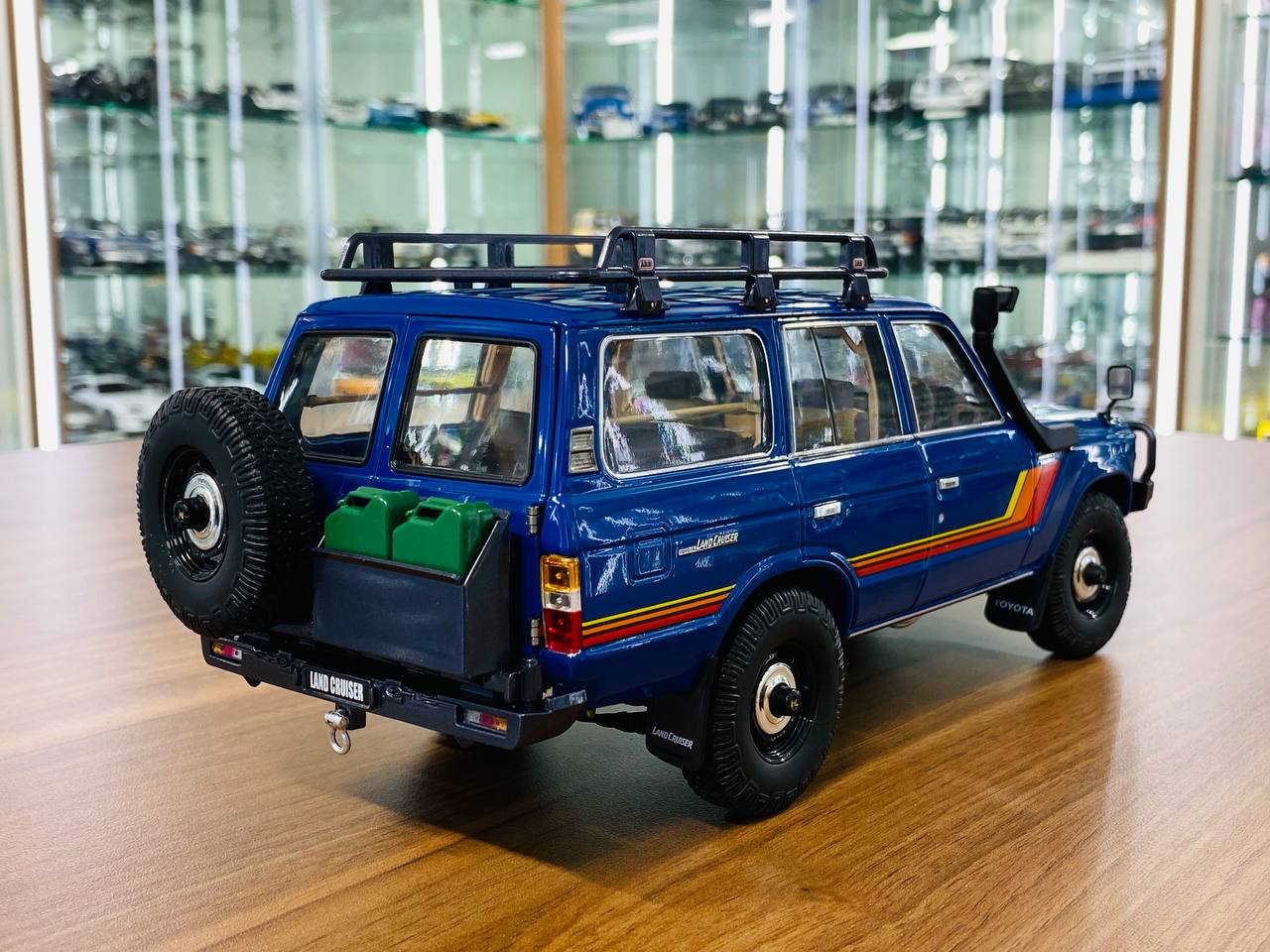 1/18 Diecast Toyota Land Cruiser 60 blue with sticker Kyosho Scale Model Car