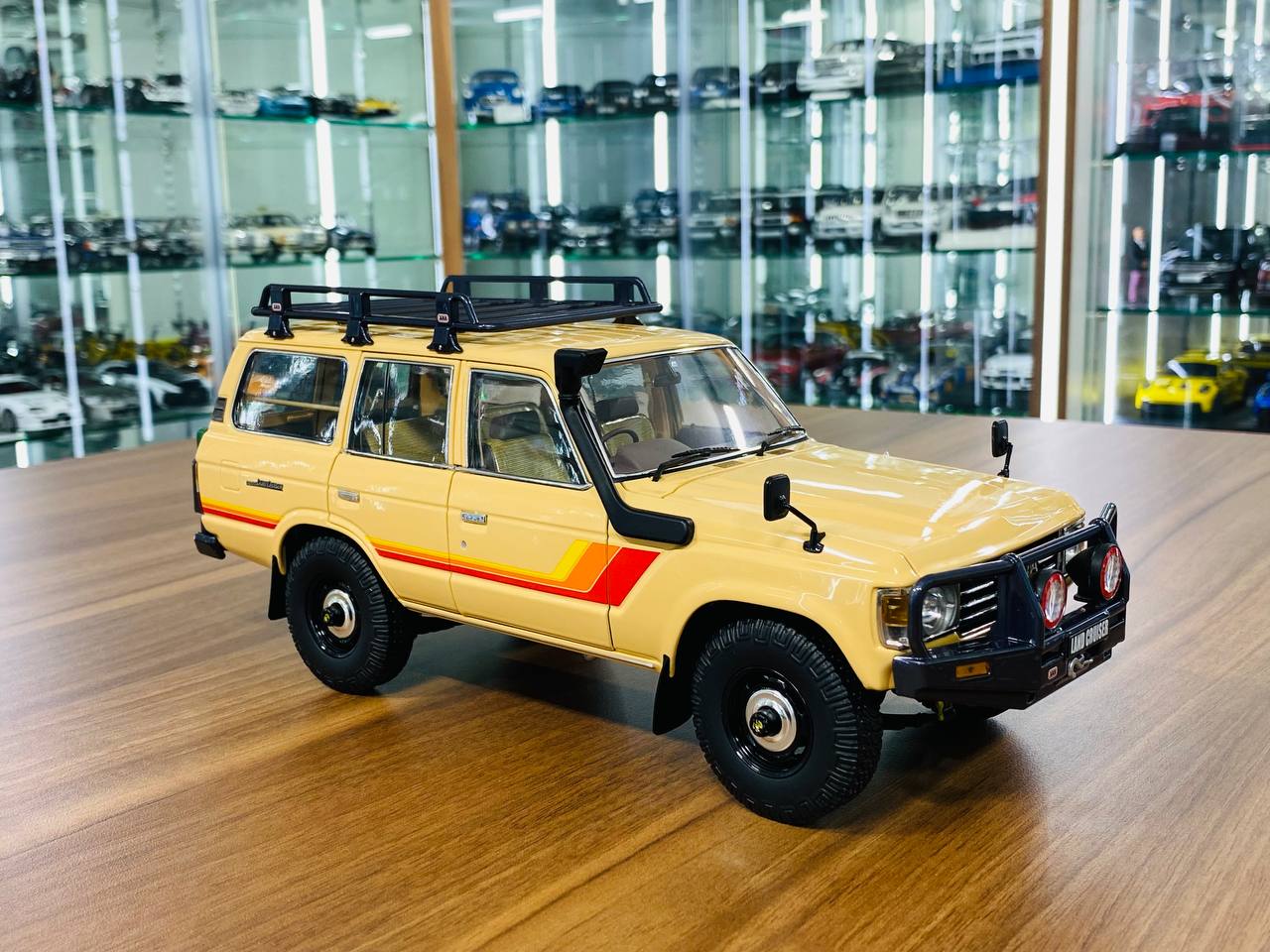 1/18 Diecast Toyota Land Cruiser 60 beige with sticker Kyosho Scale Model Car