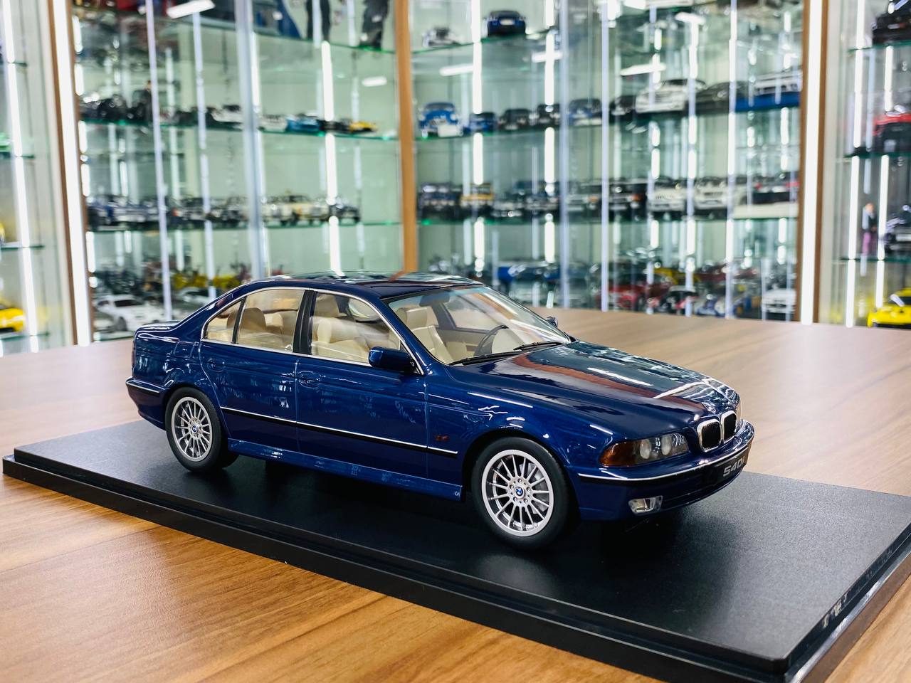 1/18 Diecast KK Scale BMW 540i E39 Sedan blue