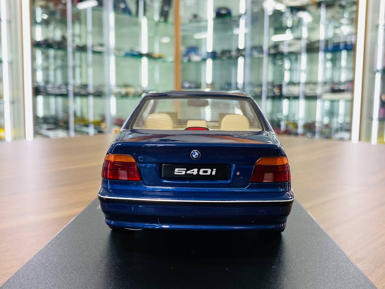 1/18 Diecast KK Scale BMW 540i E39 Sedan blue