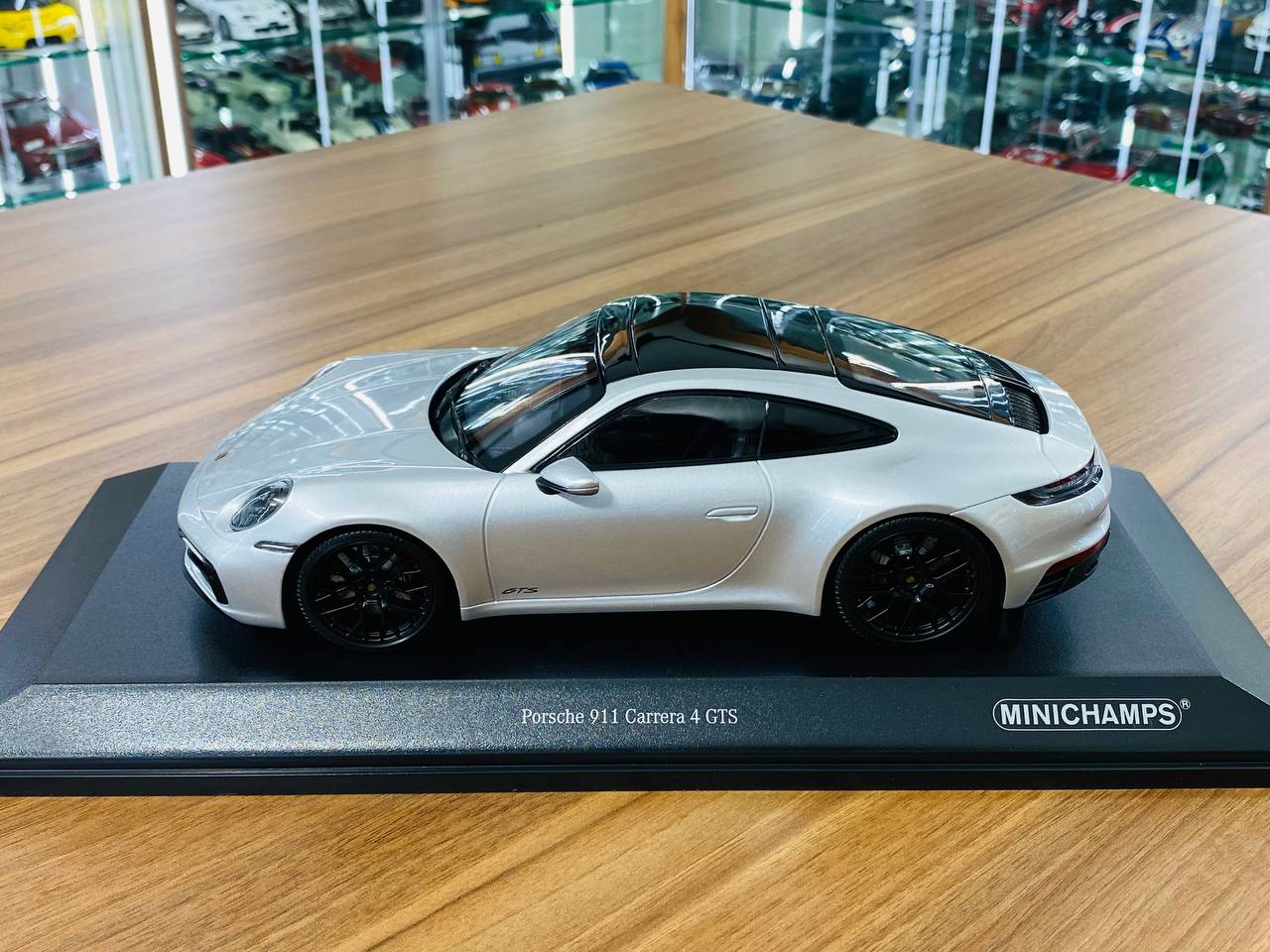 1/18 Diecast Minichamps Porsche 911 Carrera 4 GTS Silver